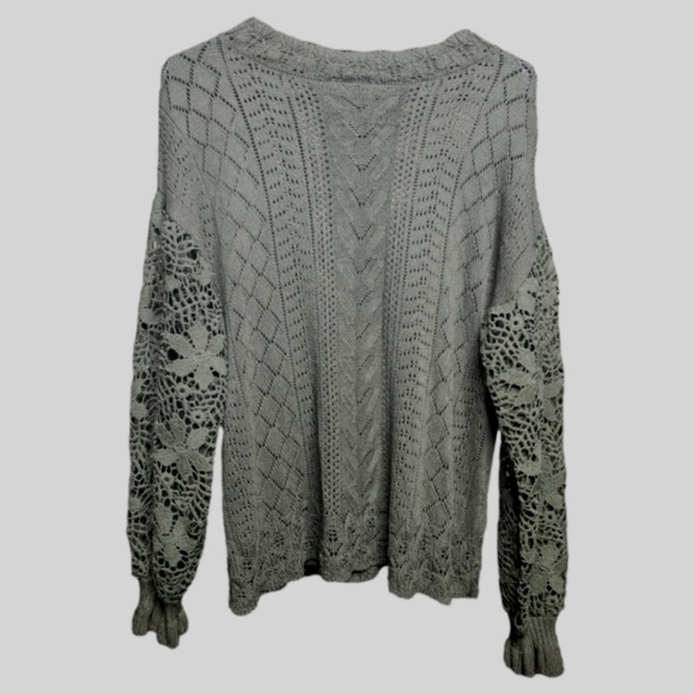 Jollycode knit sweater with lace puff sleeves. L